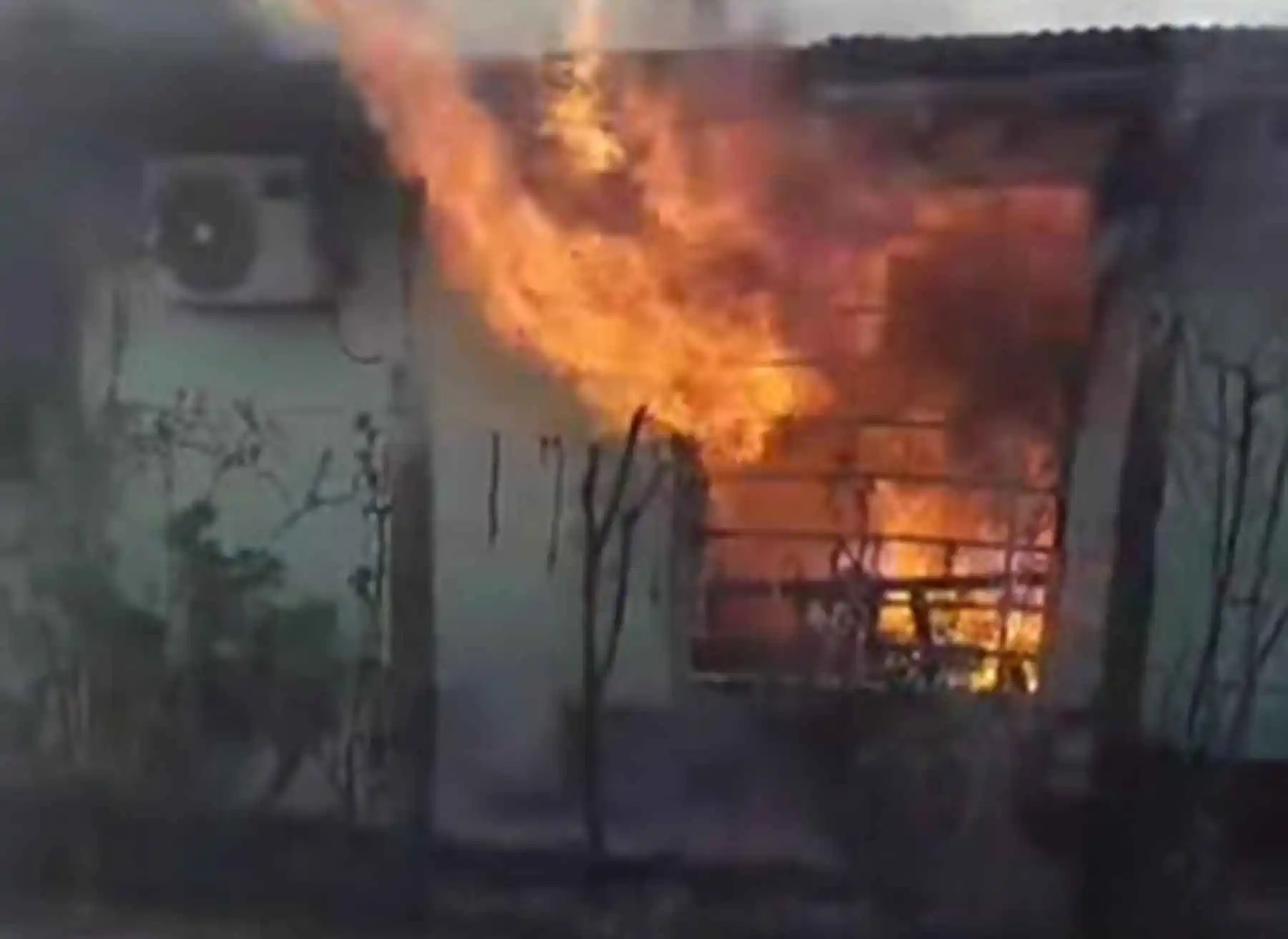 Lee más sobre el artículo “Al tener un pilar que le falta una fase, provocó que se haga una descarga y se prenda fuego mi casa, y hoy no tengo a mi hermano”