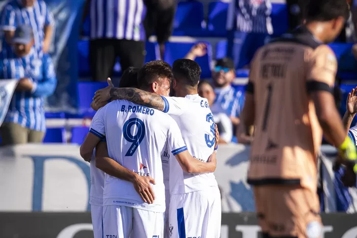 Lee más sobre el artículo Vélez superó a Godoy Cruz en Mendoza y se sube a la cima de la Zona B