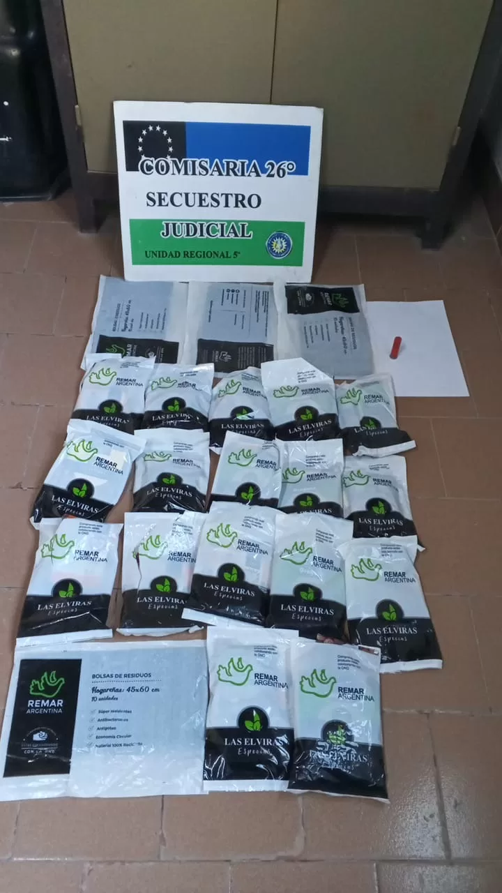 En este momento estás viendo Asaltaron a dos vendedores en la calle y la policía logró recuperar los elementos