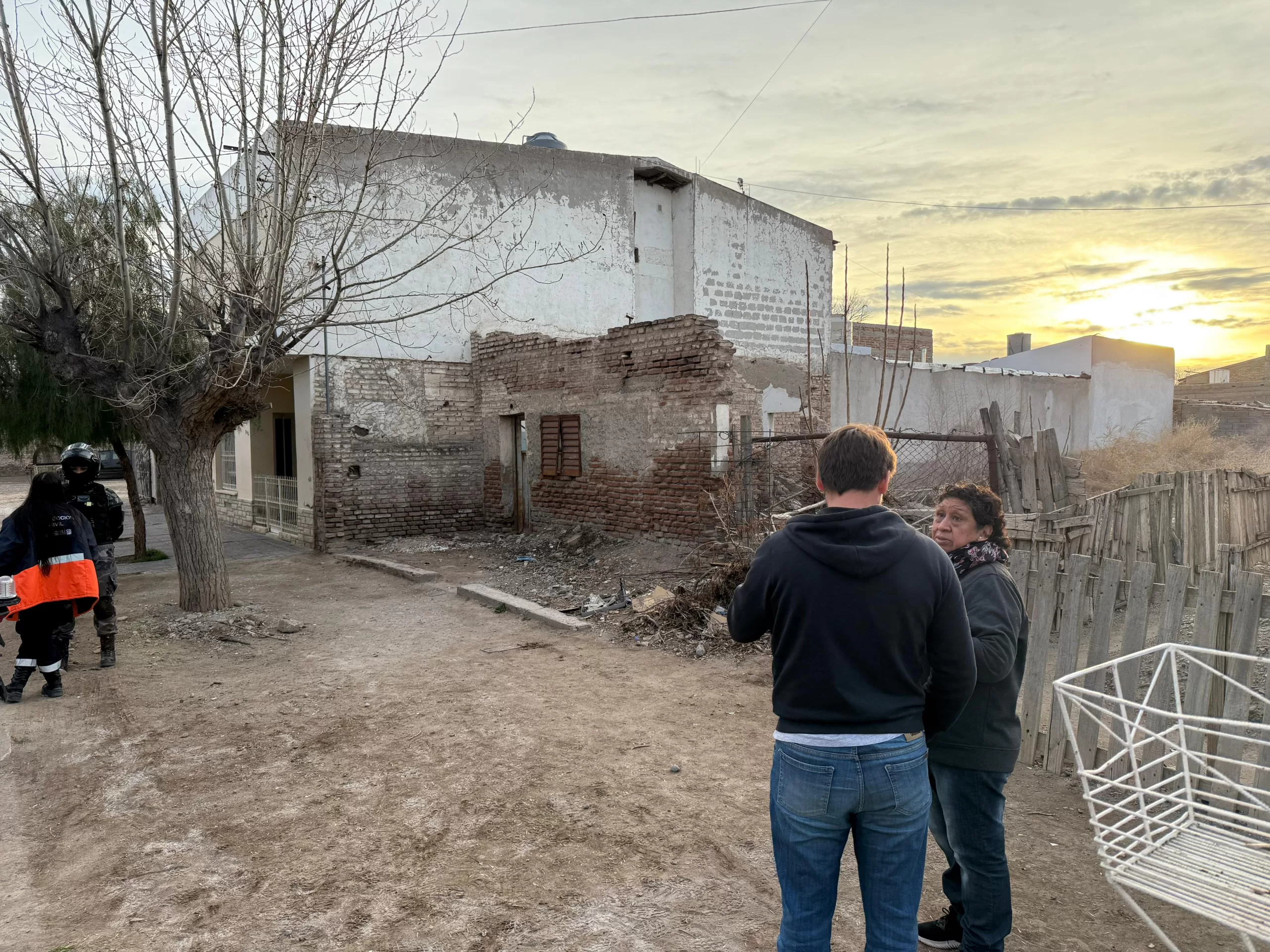 En este momento estás viendo Demolieron una vivienda señalada como «aguantadero» en Cipolletti tras múltiples denuncias vecinales