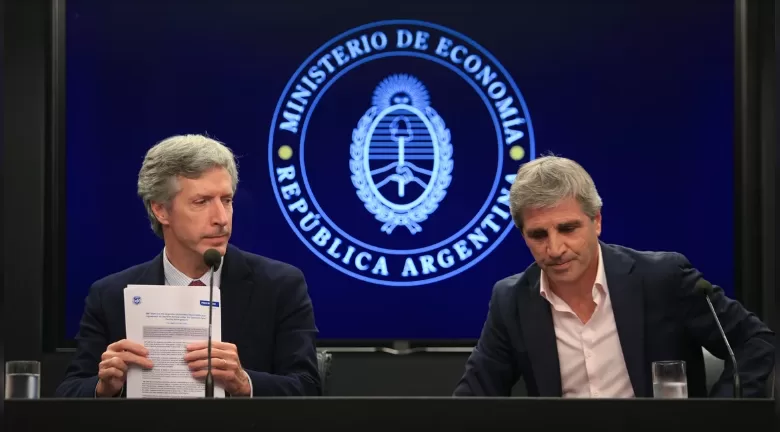 Lee más sobre el artículo “No habrá pesos”: el Gobierno vuelve a subir los encajes para frenar la liquidez