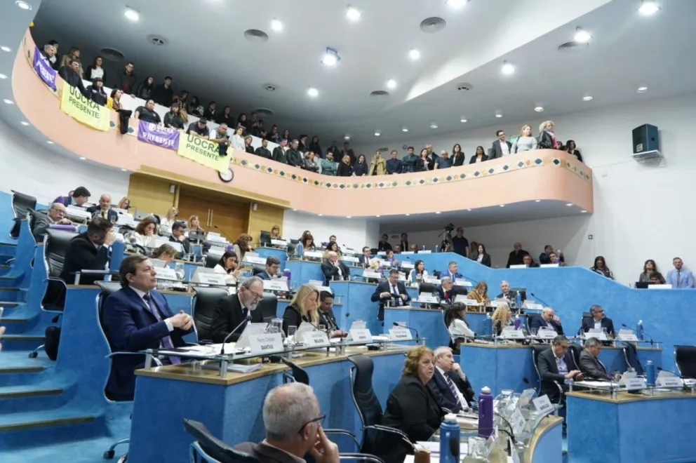 Lee más sobre el artículo Legislatura: proyectos para fortalecer empleo local y servicios en Río Negro