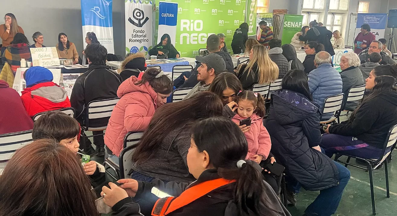 Lee más sobre el artículo Nuevo récord de trámites en otra edición del programa CERCA en Bariloche