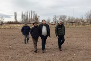 Lee más sobre el artículo Intensa agenda provincial: Weretilneck recorrió 15 localidades con mejoras para más de 1.700 familias