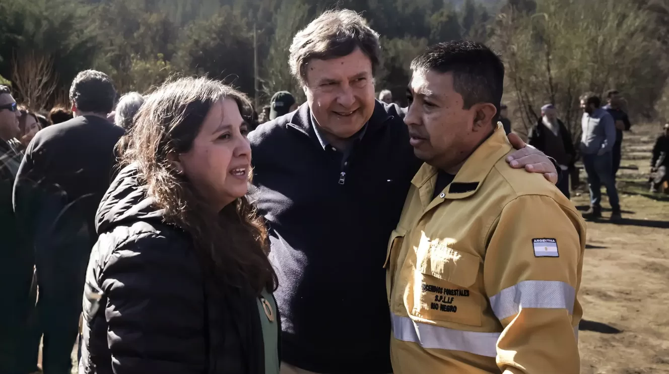 En este momento estás viendo Weretilneck acompañó homenaje y restauración activa en la Reserva El Guadal