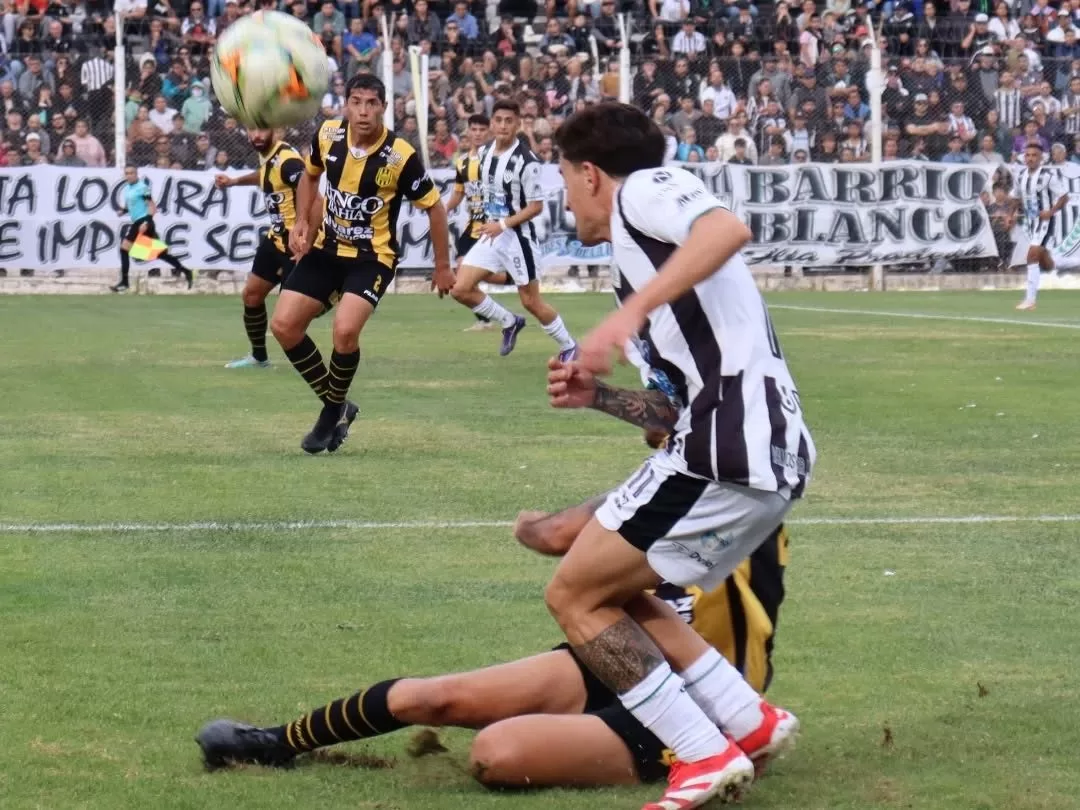 Lee más sobre el artículo Cipolletti cierra con Olimpo el Domingo con el arbitraje del entrerriano José Darío Sandova