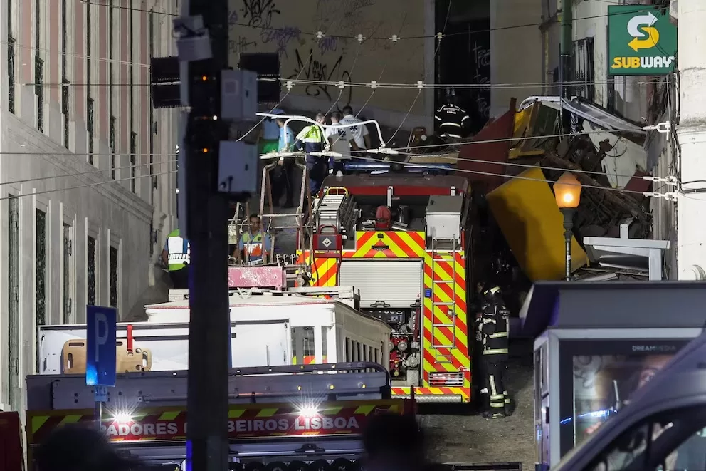 Lee más sobre el artículo Tragedia en Lisboa: al menos 15 muertos tras el descarrilamiento de un funicular histórico