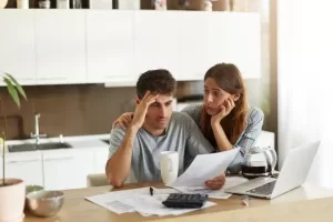 Lee más sobre el artículo Las familias no pueden pagar sus deudas: la morosidad es la más alta en 15 años por tarjetas y préstamos