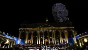 Lee más sobre el artículo Homenaje al papa Francisco: miles de drones formaron su rostro durante un concierto en el Vaticano