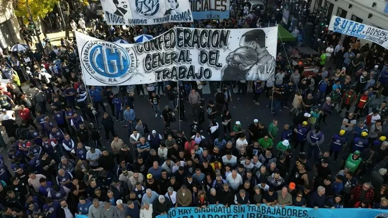 Lee más sobre el artículo La CGT convocó a marchar al Congreso contra los vetos de Javier Milei a las leyes de universidades y salud pediátrica