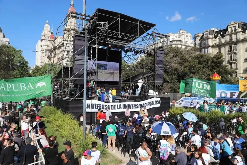 Lee más sobre el artículo Una nueva marcha en defensa de la universidad pública nuclea a todos los sectores agredidos por el ajuste