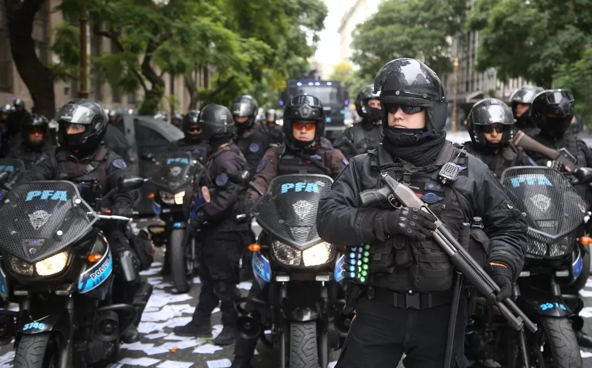 Lee más sobre el artículo Unos 1.100 efectivos federales custodiarán el Congreso durante la Marcha Federal y la sesión en Diputados