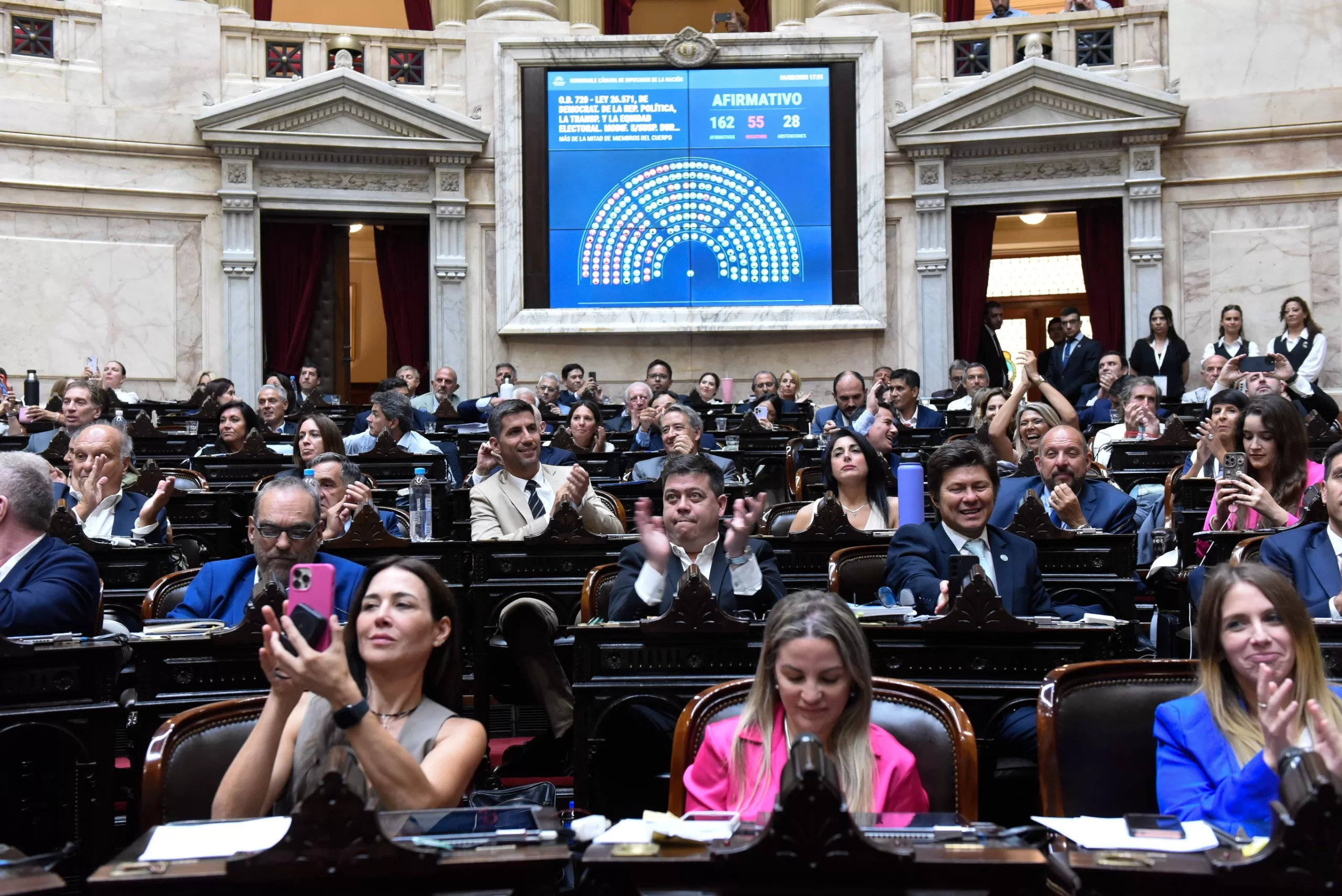 Lee más sobre el artículo Oposición tiene los votos para rechazar en Diputados el veto al Garrahan y presiona por universidades