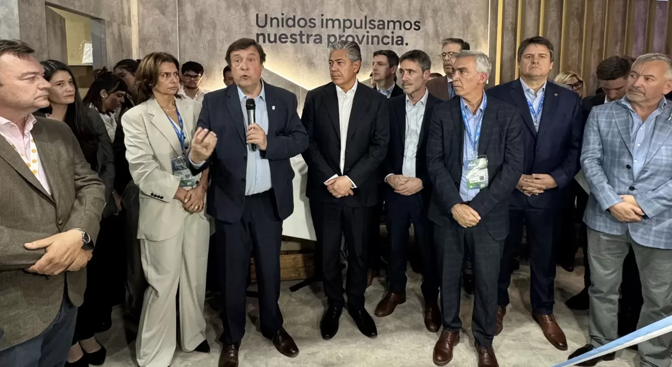 Lee más sobre el artículo Weretilneck y Figueroa abrieron stand de Río Negro en Argentina Oil & Gas