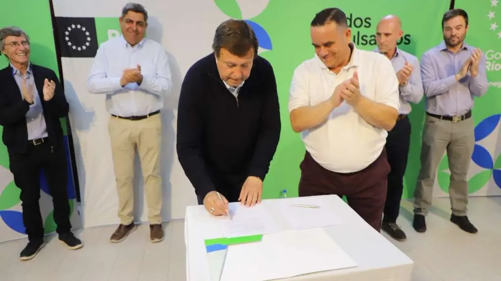 Lee más sobre el artículo Obras con fondos provinciales para familias de ATE y UNTER en Cinco Saltos