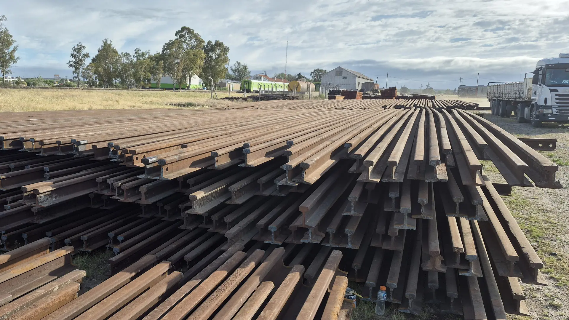 Lee más sobre el artículo El Tren Patagónico recibió rieles para renovar la vía Viedma – Bariloche