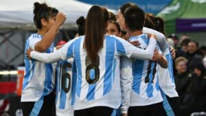 Lee más sobre el artículo La Selección Argentina femenina debuta esta noche ante Paraguay rumbo al Mundial 2027