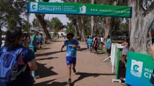 Lee más sobre el artículo Más de 1500 chicos de 20 escuelas públicas participarán de una maratón