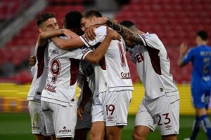 Lee más sobre el artículo Sudamericana: Lanús no logró aguantarlo en un final caliente y polémico ante Universidad de Chile