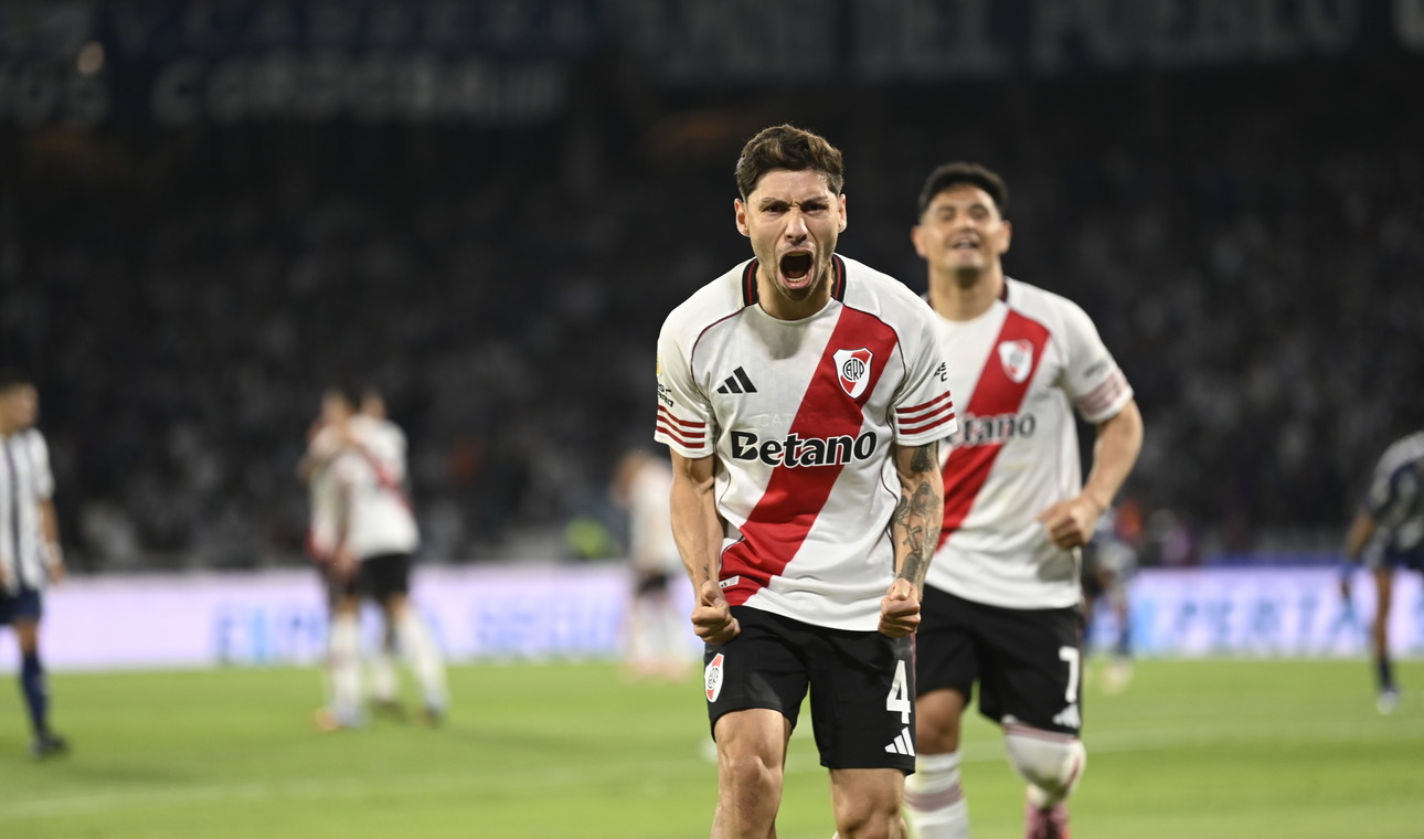 Lee más sobre el artículo River Plate superó 2-0 al Talleres de Carlos Tevez y cortó su mala racha