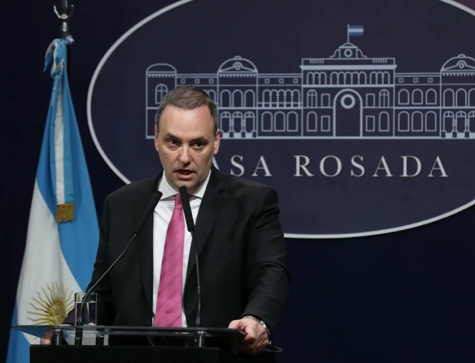 En este momento estás viendo Adorni le restó importancia a las declaraciones de Trump sobre la Argentina: “Si estuviéramos muriendo, no nos darían ayuda”