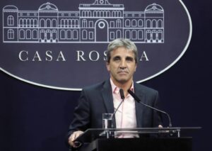 Lee más sobre el artículo Caputo reafirma que no habrá cambios en el esquema cambiario tras las elecciones