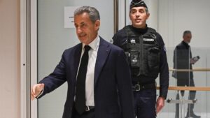 Lee más sobre el artículo Francia: Nicolas Sarkozy ingresó a prisión para cumplir una condena de cinco años