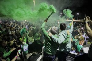 Lee más sobre el artículo Viedma: multitudinaria caravana en apoyo a Facundo López