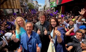 Lee más sobre el artículo Milei redobla críticas al kirchnerismo: “Mientras la líder de ellos anda en tobillera, a nosotros nos respetan en el mundo”
