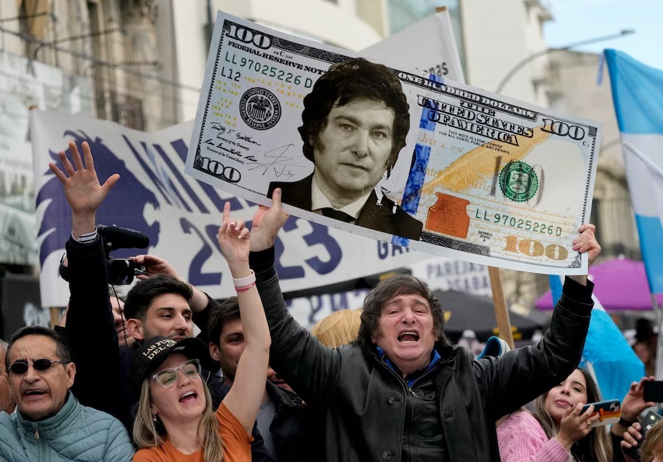 Javier Milei: “Nos van a salir dólares por las orejas”