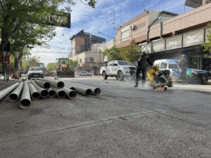 Lee más sobre el artículo Aguas Rionegrinas realiza tareas de recambio cloacal en calle Roca