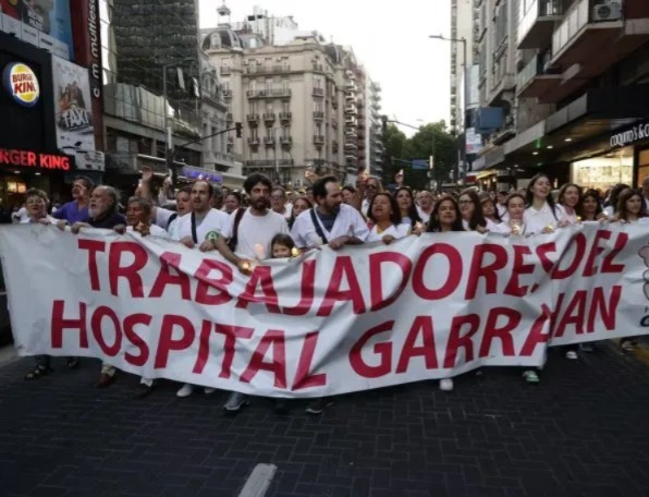 Lee más sobre el artículo Milei suspendió las leyes de financiamiento universitario y de emergencia pediátrica