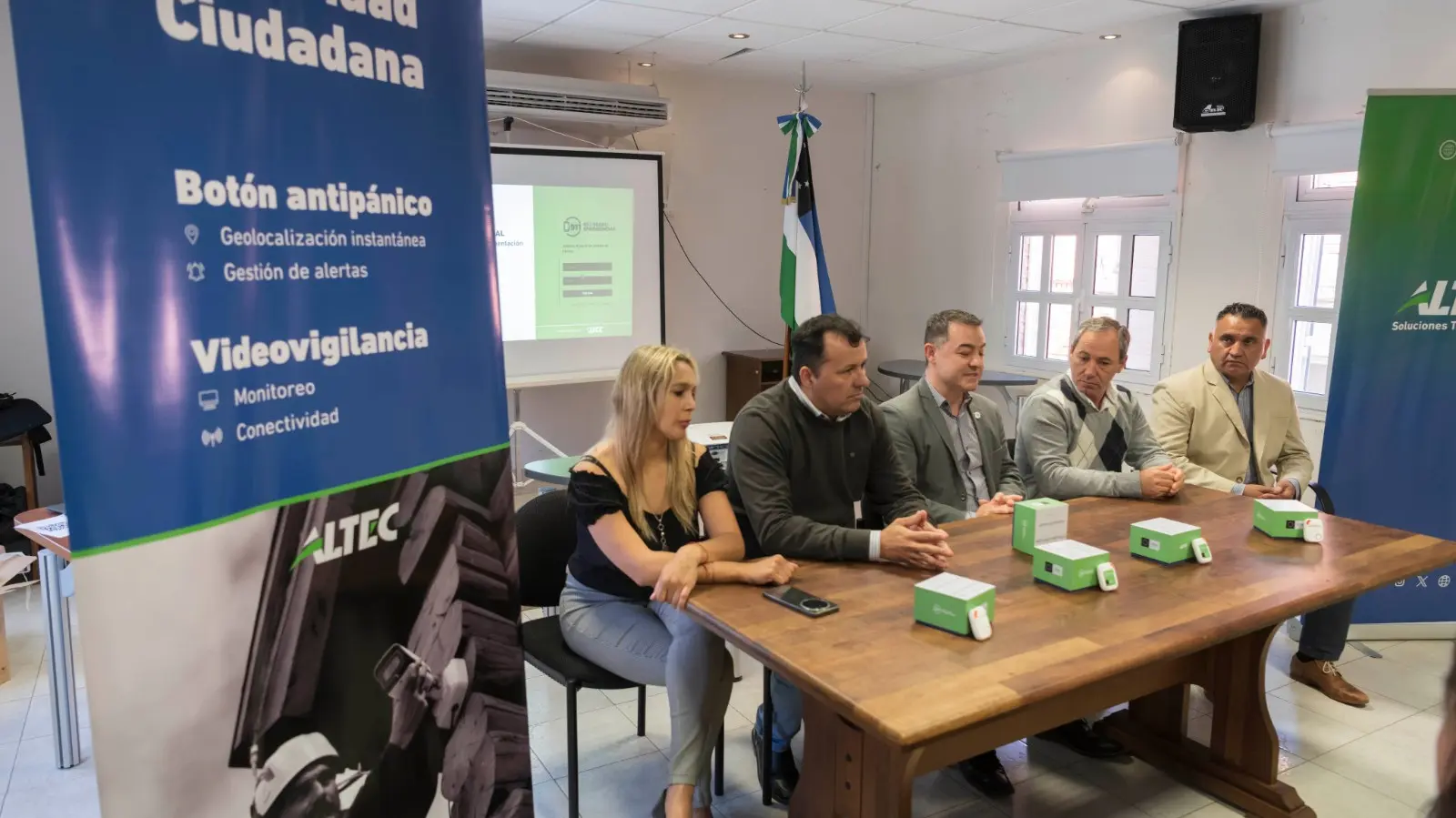 Lee más sobre el artículo El Gobierno Provincial amplía y mejora el sistema de botones antipánico