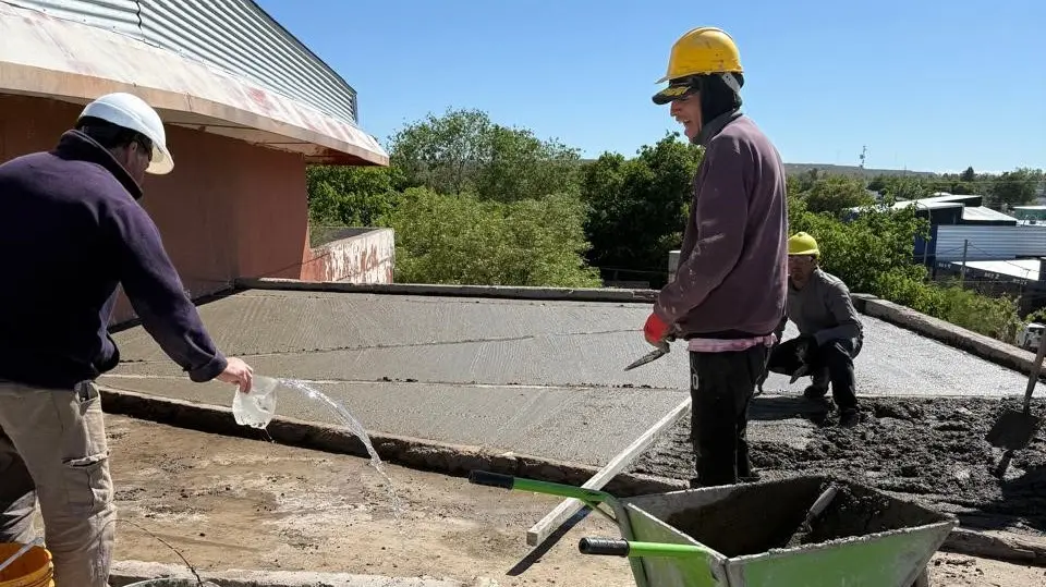 Lee más sobre el artículo Educación continúa con obras en escuelas de Roca y de Catriel
