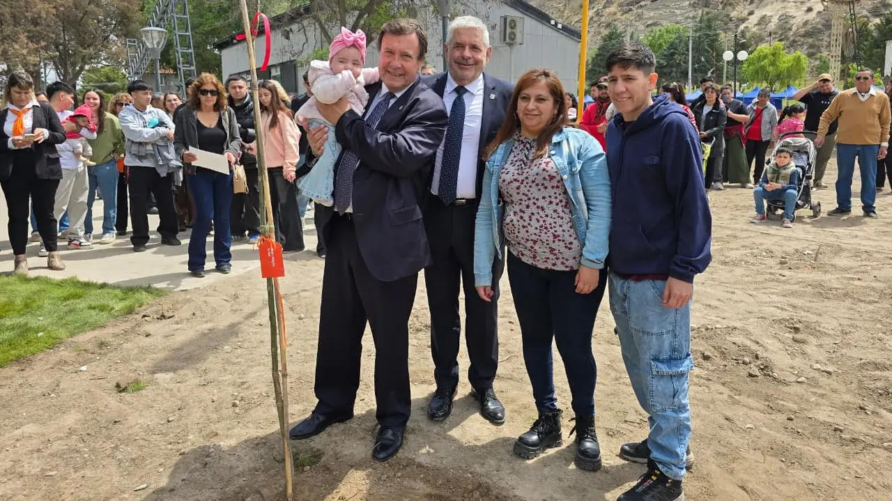 Lee más sobre el artículo Villa Regina: nuevo polideportivo, obras de gas y lotes para 150 familias