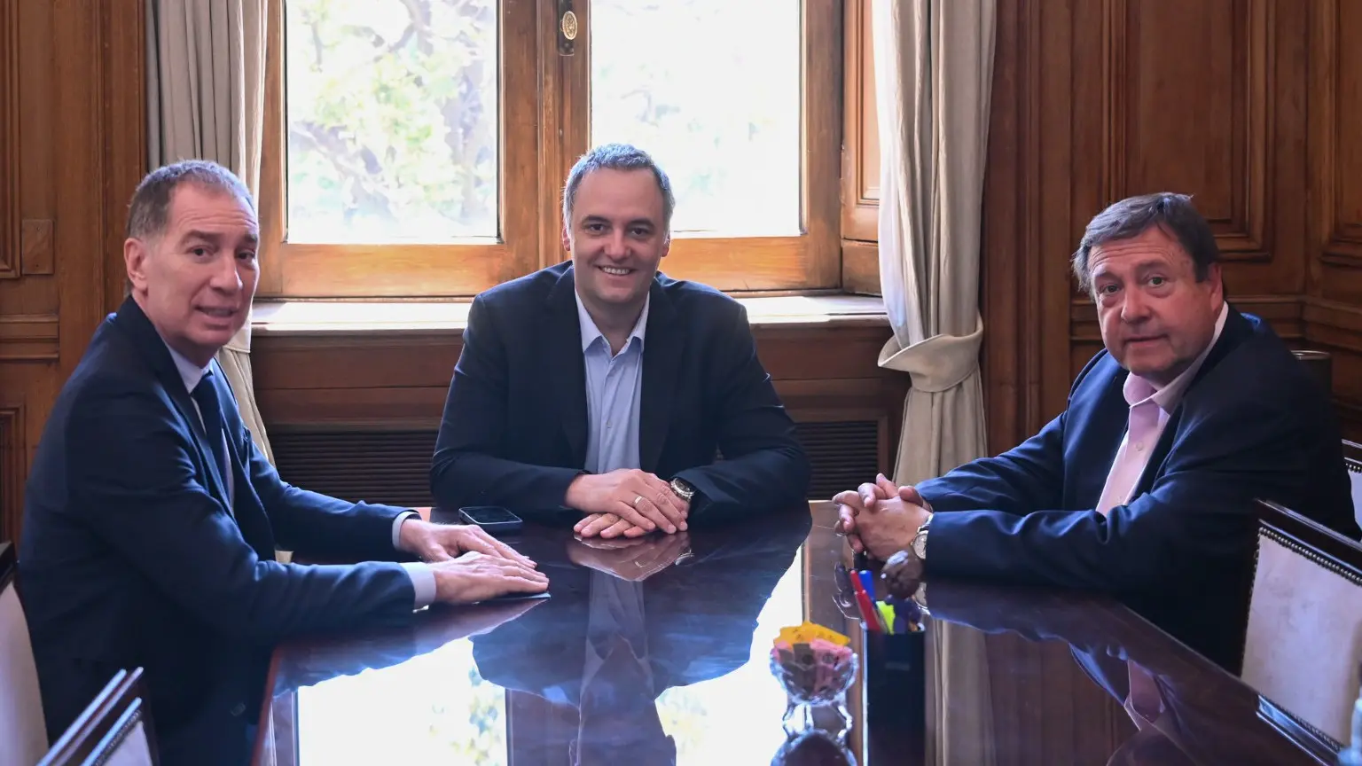 Lee más sobre el artículo Primer encuentro: positivo diálogo de Weretilneck con Adorni y Santilli