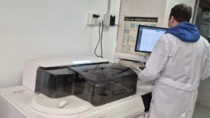 Lee más sobre el artículo Bariloche: el hospital renovó equipamiento para el servicio de laboratorio