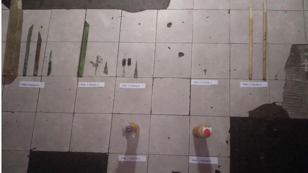 Operativo en cárcel de Bariloche: incautaron armas y alcohol clandestino