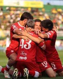 Lee más sobre el artículo Huracán le ganó un duelo clave a Defensa y Justicia y Banfield venció a Lanús