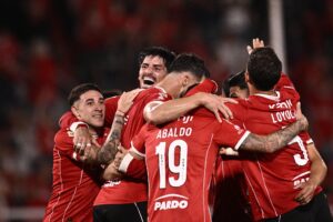 Lee más sobre el artículo Independiente goleó a Atlético Tucumán en Avellaneda y mantiene vivas las chances de clasificación