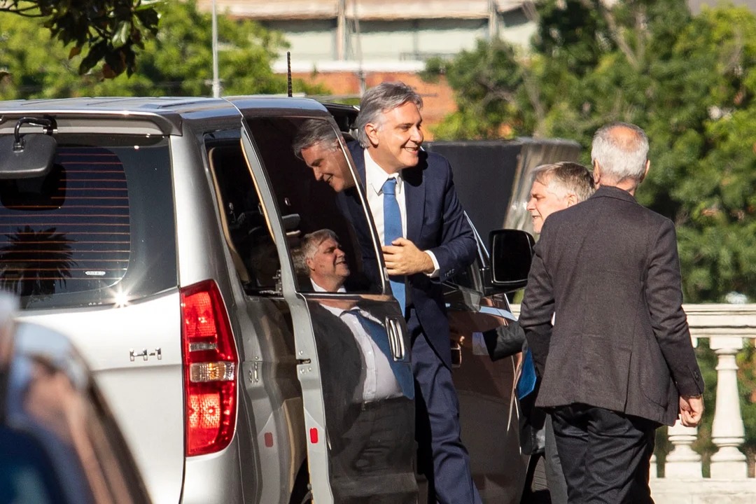 Lee más sobre el artículo El Gobierno recibe a Llaryora y Orrego y prepara una cumbre ampliada de gobernadores con Milei