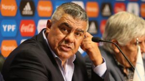 Lee más sobre el artículo Chiqui Tapia defendió a los árbitros: “Los partidos los ganan y los pierden los jugadores”