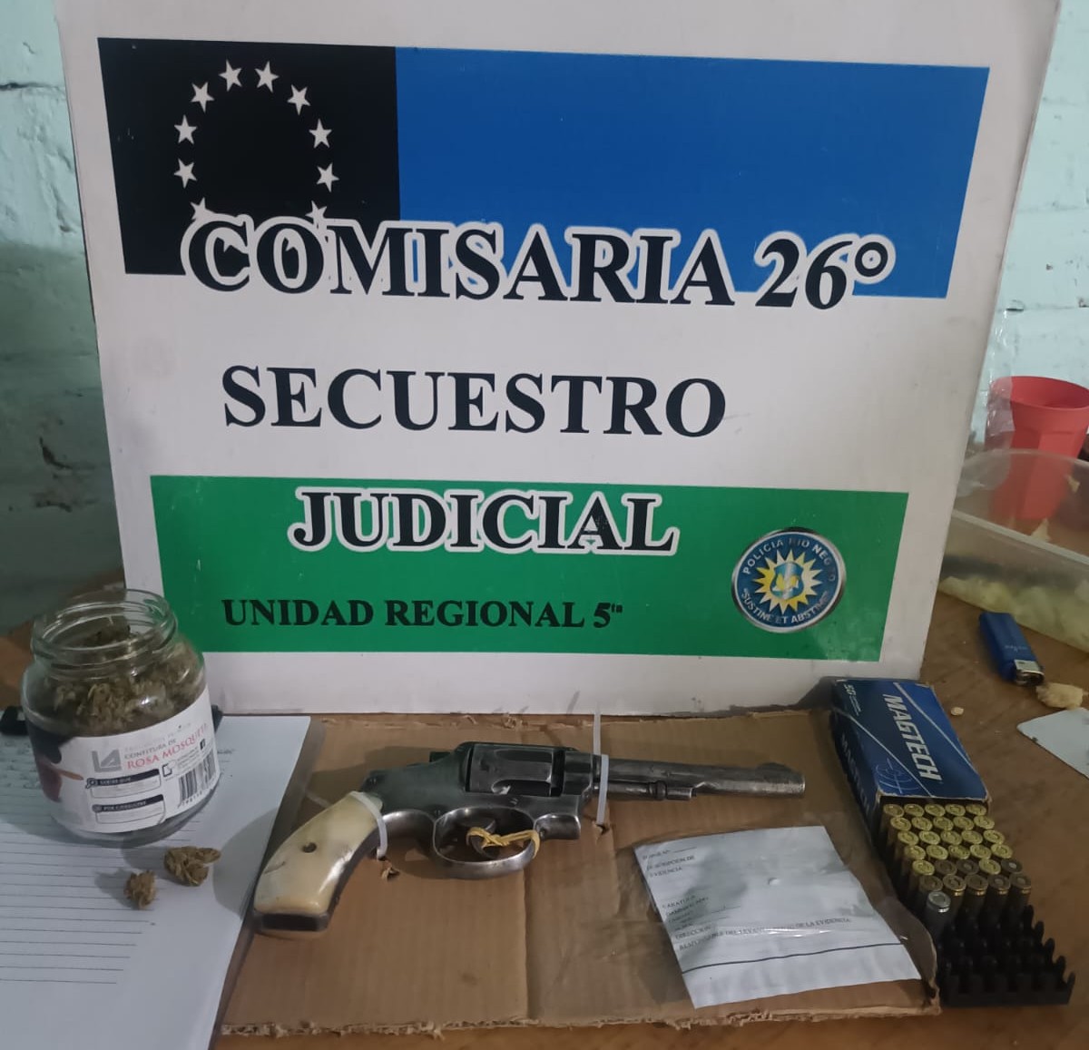 En este momento estás viendo Secuestran un arma de fuego, municiones y marihuana durante un allanamiento en Fernández Oro