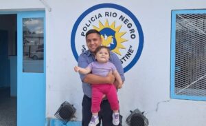 Lee más sobre el artículo Allen: un efectivo policial salvó a una bebé que llegó sin respirar a la Comisaría 33°