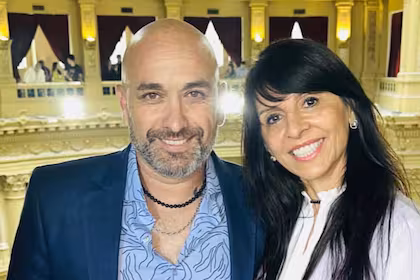 El diploma de Lorena Villaverde vuelve a comisión y no se votará en la sesión de mañana