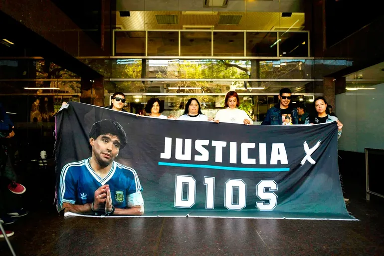 En este momento estás viendo El juicio por la muerte de Maradona se reanudará en marzo de 2026