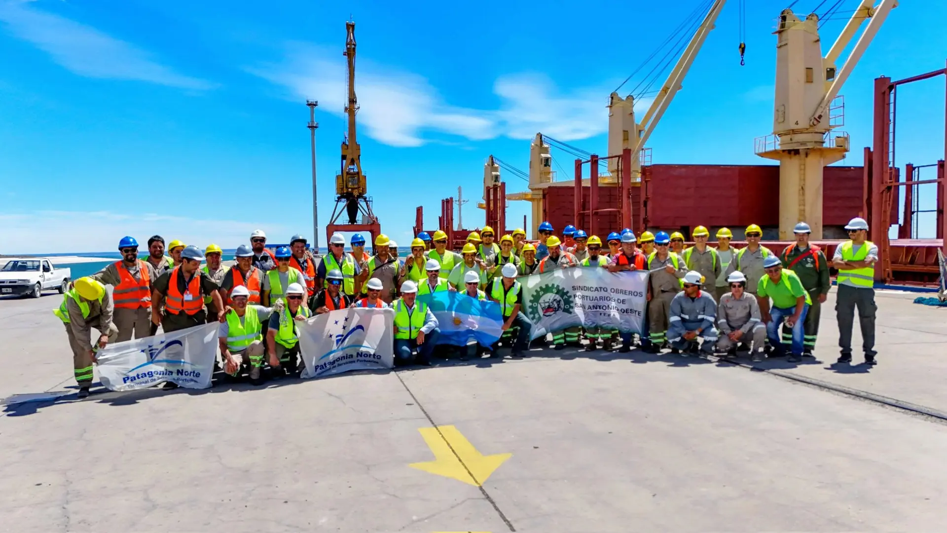 Lee más sobre el artículo GNL: concluyó la descarga de caños en el puerto de San Antonio Este