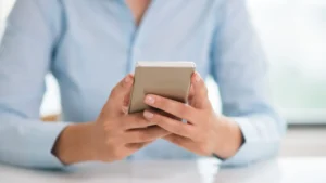 Lee más sobre el artículo Modernización del sistema de salud con un chatbot para turnos en 13 hospitales