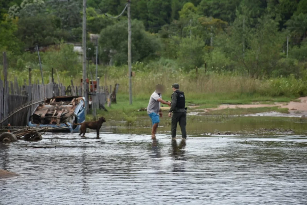 En este momento estás viendo Inundaciones en Corrientes: más de 400 personas evacuadas por la crecida de los ríos