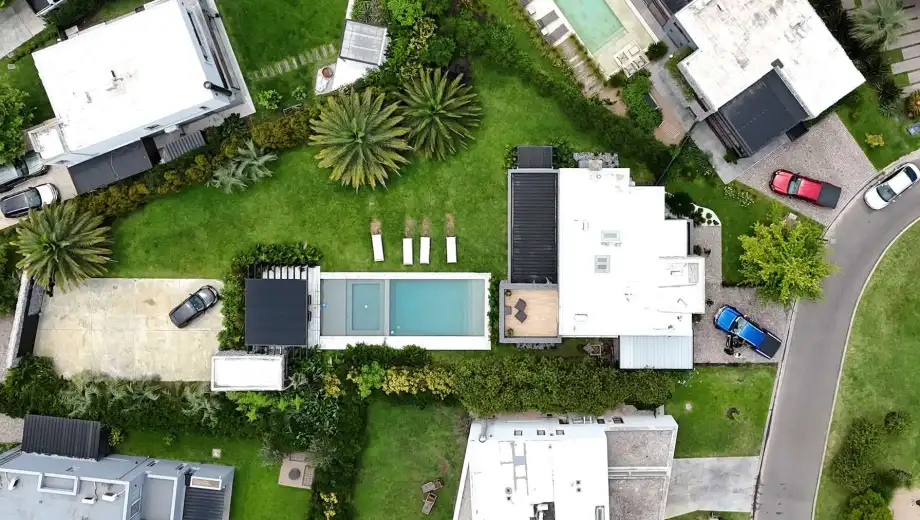 Lee más sobre el artículo Avanza la causa AFA: allanan dos lotes en Pilar y encuentran una casa no declarada